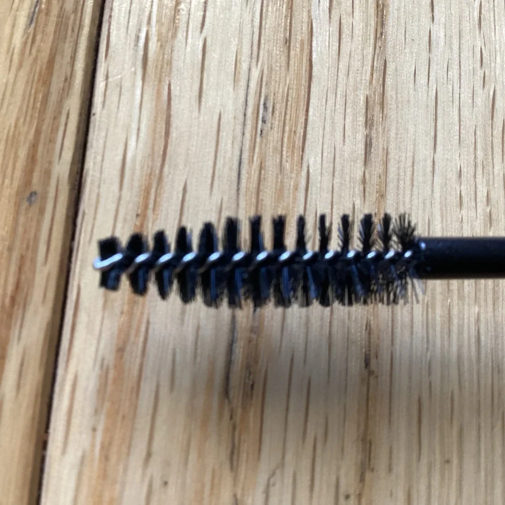 25 empty Mascara and eyebrow brush’s